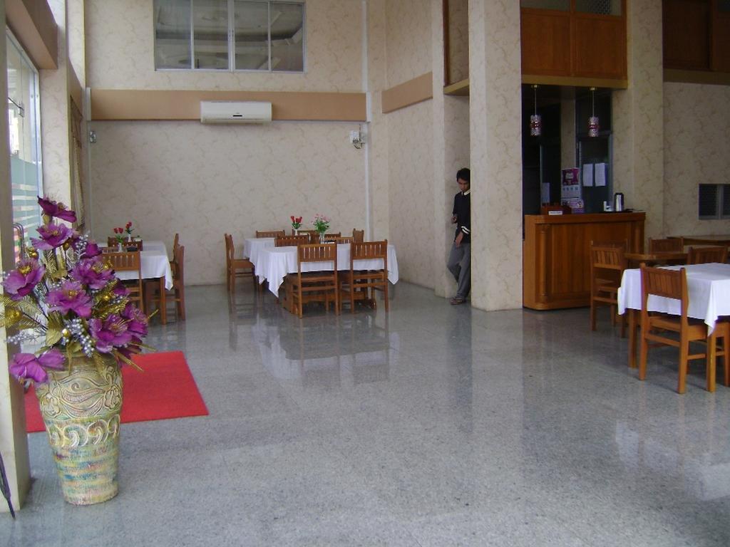 Royal Boss Hotel Rangum Exterior foto